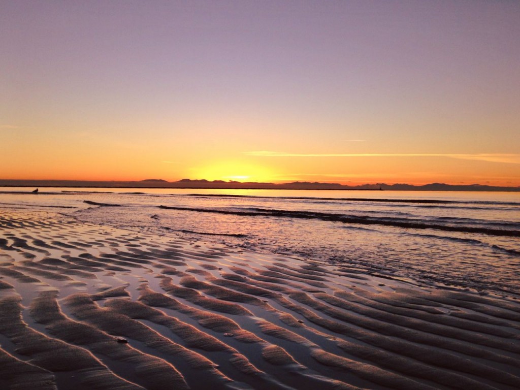 Valentine's Day ideas for outdoorsy couples: watch the sunset together