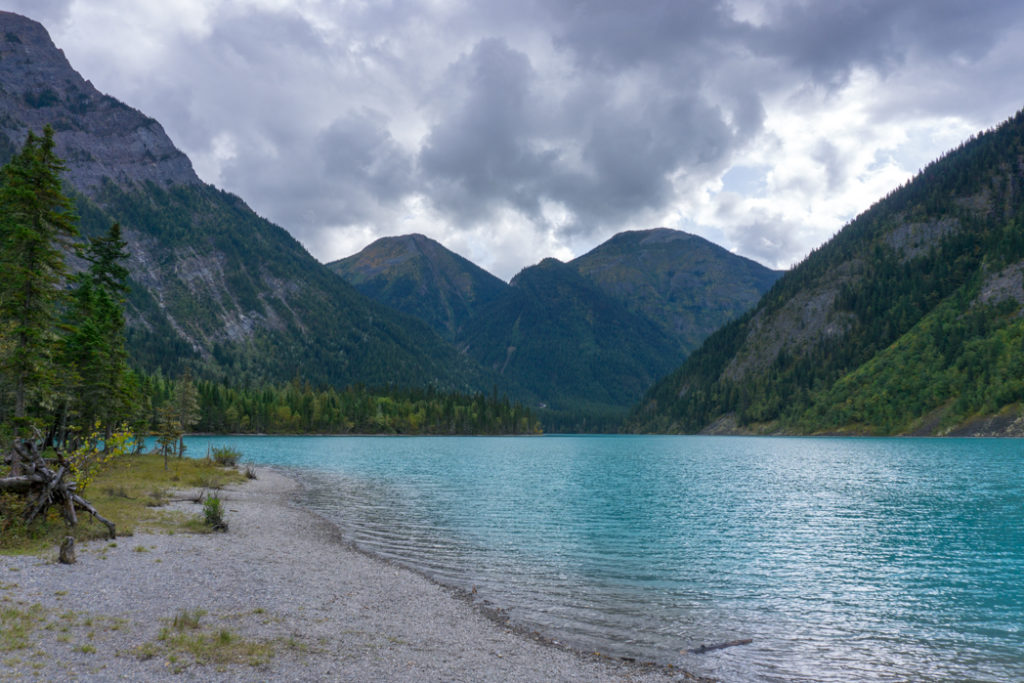 Kinney Lake on the Berg Lake Trail. The Ultimate Guide to Hiking the Berg Lake Trail in Mount Robson Provincial Park in the Canadian Rockies