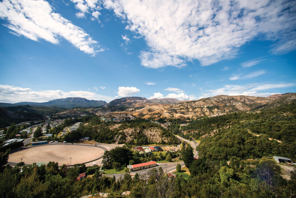 The view of Queenstown from Spion Kopf Lookout