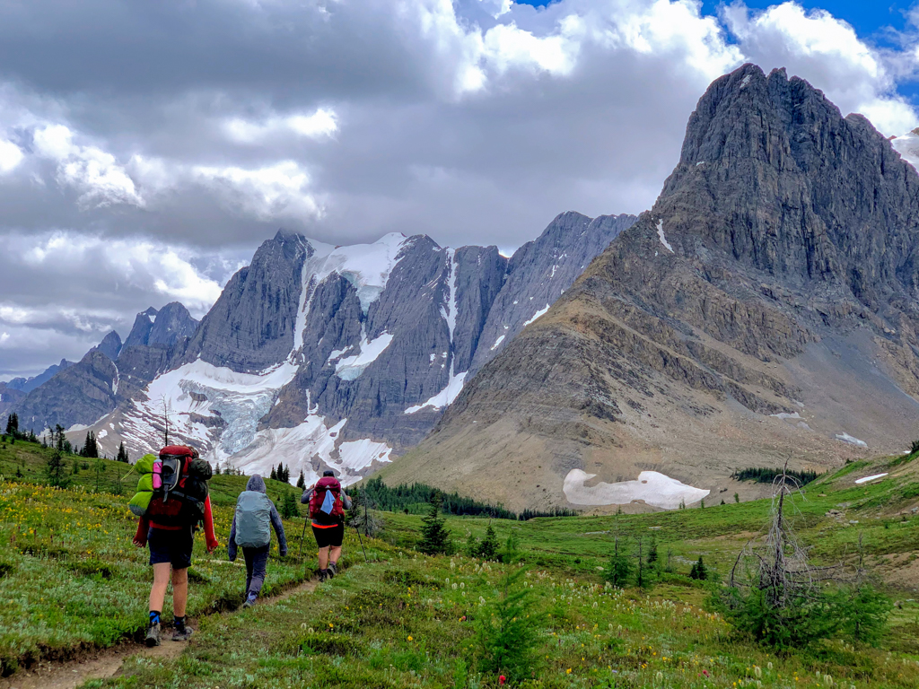 Hikers near Rockwall Pass on the Rockwall Trail