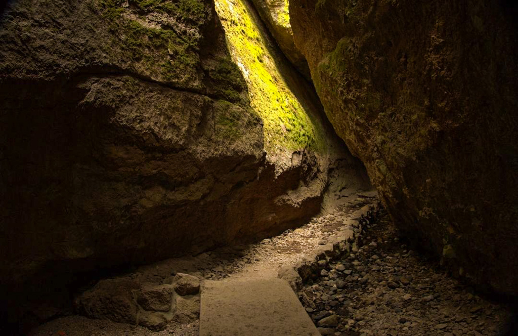 Entrance to the Bear Gulch Cave