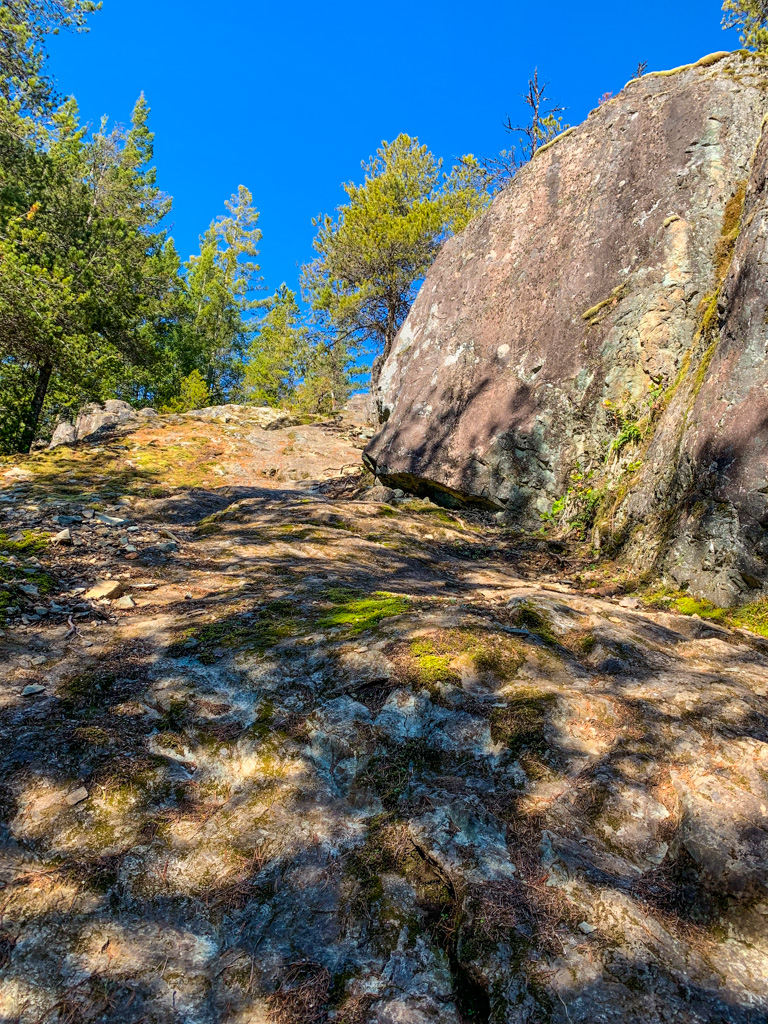 Rocky scramble at the summit of Mount Crumpit