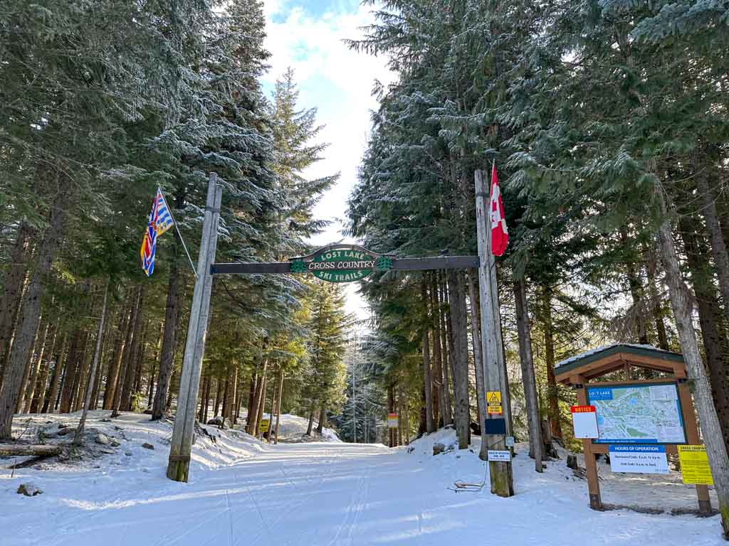The arch at the entrance to the Lost Lake Snowshoe Trails