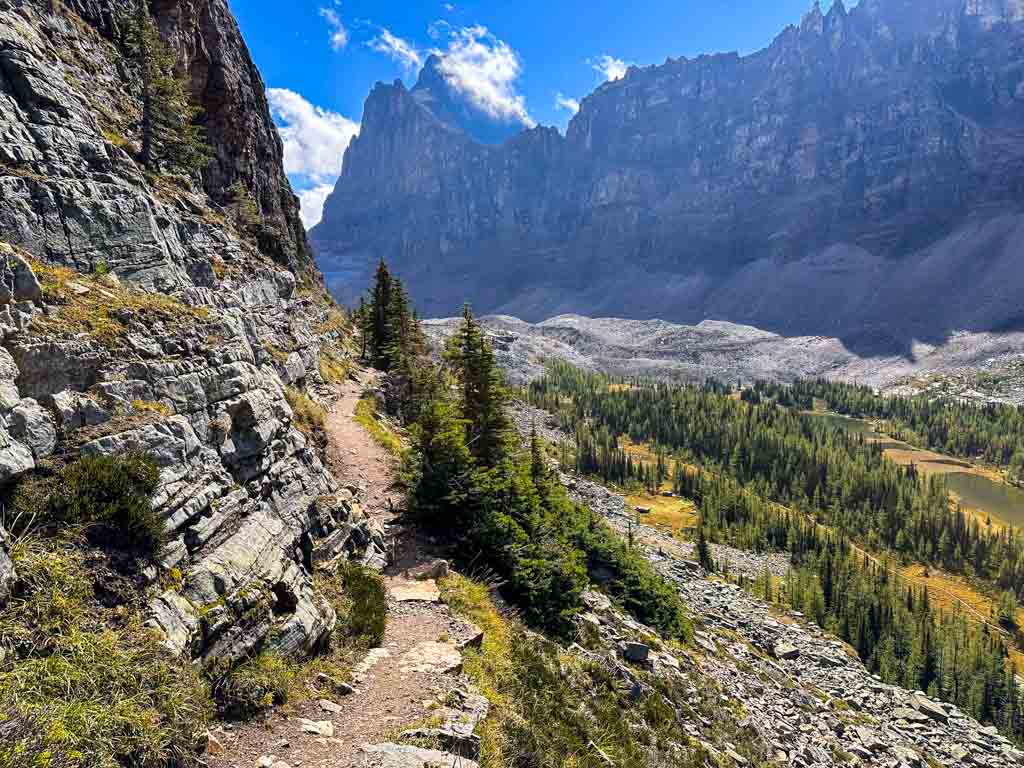 The Yukness Ledge trail heading towards Opabin Plateau