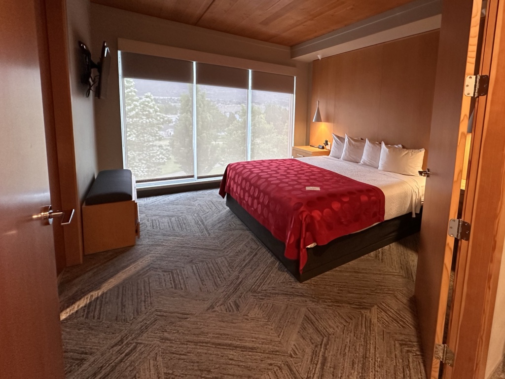 The huge bedroom at the Penticton Lakeside Resort