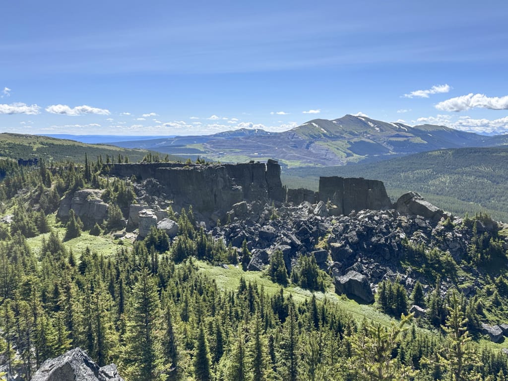 View of the ship-like rock formations on the Shipyard Titanic hike